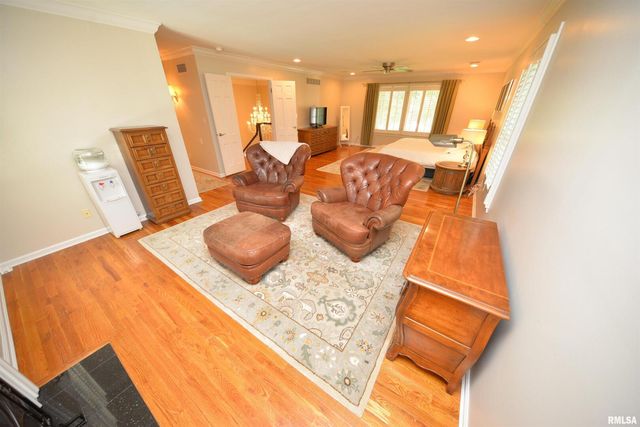 616 SEVILLE Drive, Mt Vernon, IL 62864