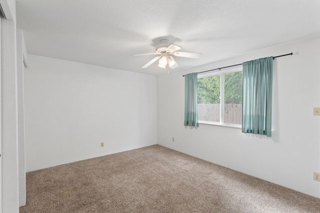 401 SW J Street, Grants Pass, OR 97526