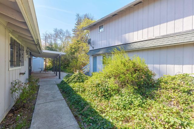 401 SW J Street, Grants Pass, OR 97526