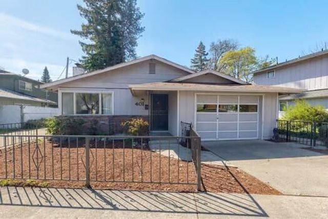 401 SW J Street, Grants Pass, OR 97526