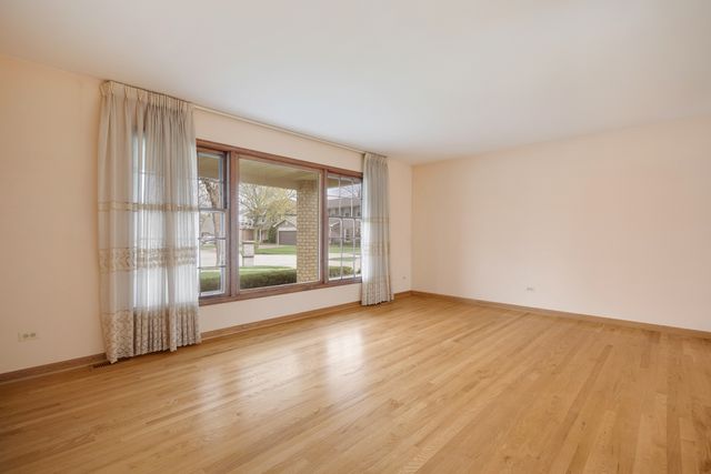 1274 Biscayne Drive, Elk Grove Village, IL 60007