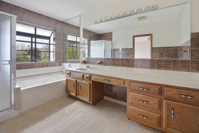 1274 Biscayne Drive, Elk Grove Village, IL 60007
