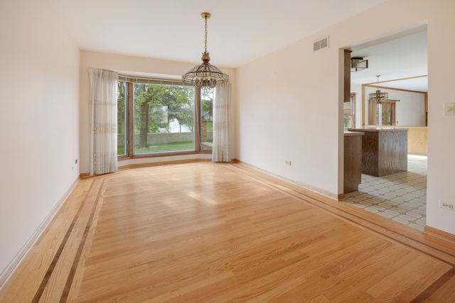 1274 Biscayne Drive, Elk Grove Village, IL 60007