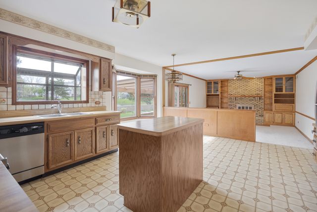 1274 Biscayne Drive, Elk Grove Village, IL 60007