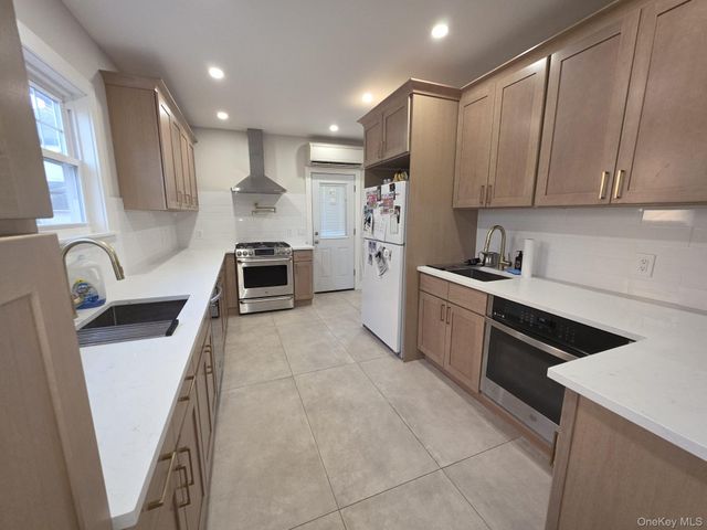 325 Pacific Avenue, Cedarhurst, NY 11516