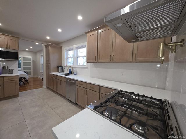 325 Pacific Avenue, Cedarhurst, NY 11516