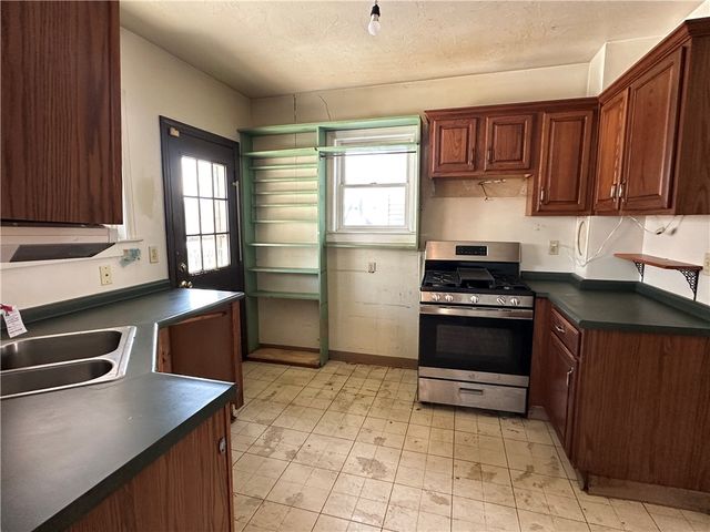 3733 Superior St, Munhall, PA 15120