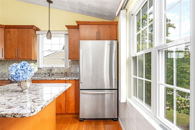 39 President Drive, Narragansett, RI 02882