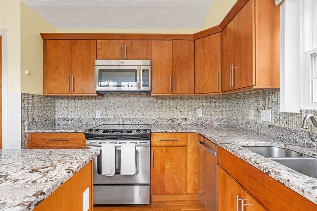 39 President Drive, Narragansett, RI 02882