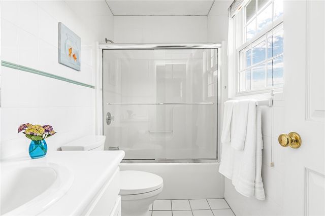 39 President Drive, Narragansett, RI 02882