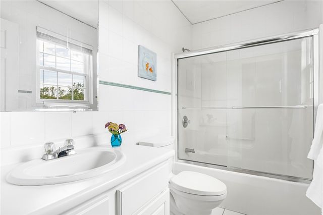 39 President Drive, Narragansett, RI 02882