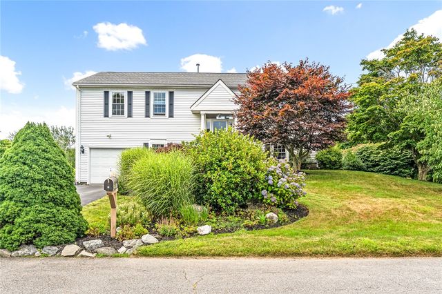39 President Drive, Narragansett, RI 02882