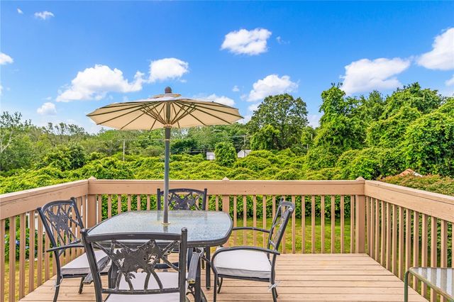 39 President Drive, Narragansett, RI 02882