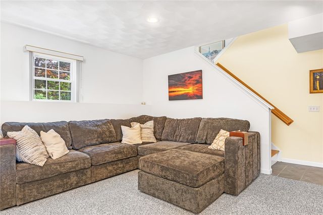 39 President Drive, Narragansett, RI 02882