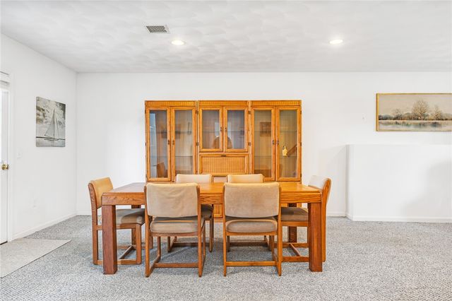 39 President Drive, Narragansett, RI 02882