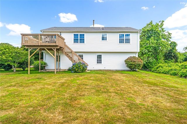 39 President Drive, Narragansett, RI 02882