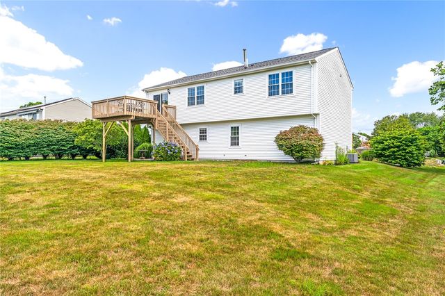 39 President Drive, Narragansett, RI 02882