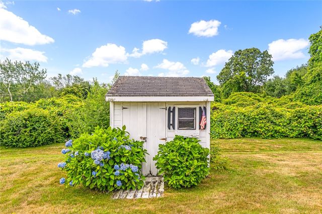 39 President Drive, Narragansett, RI 02882