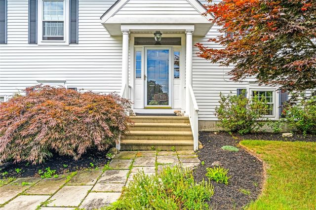 39 President Drive, Narragansett, RI 02882