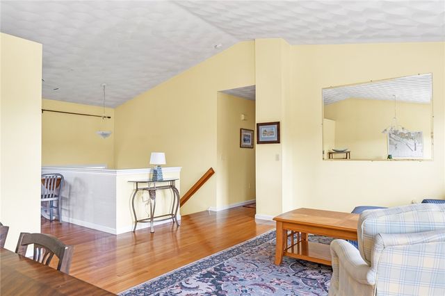 39 President Drive, Narragansett, RI 02882