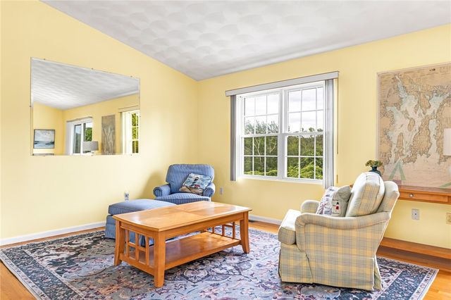 39 President Drive, Narragansett, RI 02882