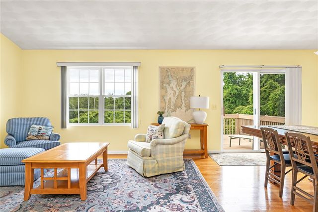 39 President Drive, Narragansett, RI 02882