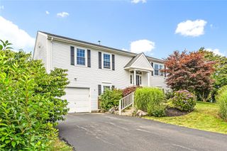 39 President Drive, Narragansett, RI 02882