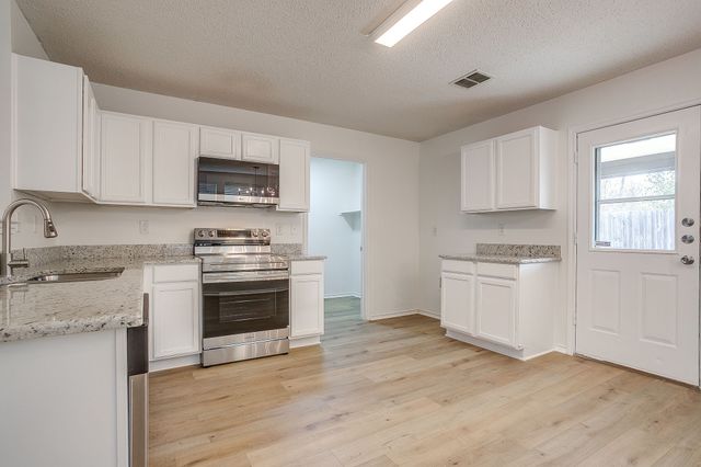 517 Riverflat Drive, Fort Worth, TX 76179