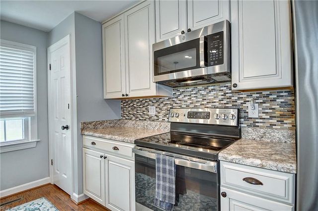 901 Lela LN, Chesapeake, VA 23322