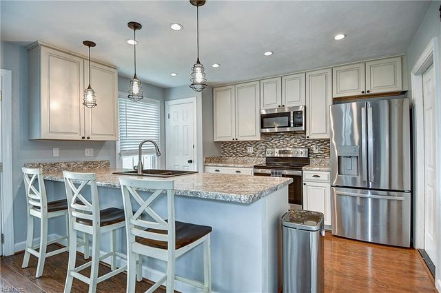 901 Lela LN, Chesapeake, VA 23322