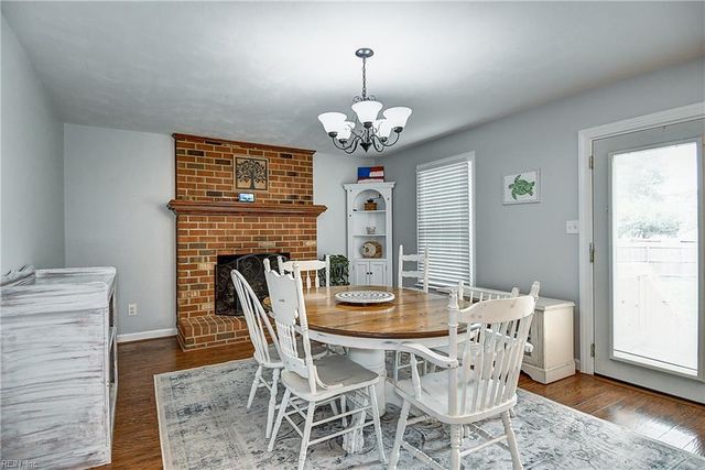 901 Lela LN, Chesapeake, VA 23322