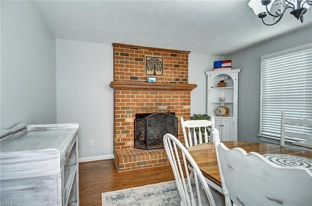 901 Lela LN, Chesapeake, VA 23322