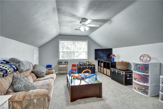 901 Lela LN, Chesapeake, VA 23322