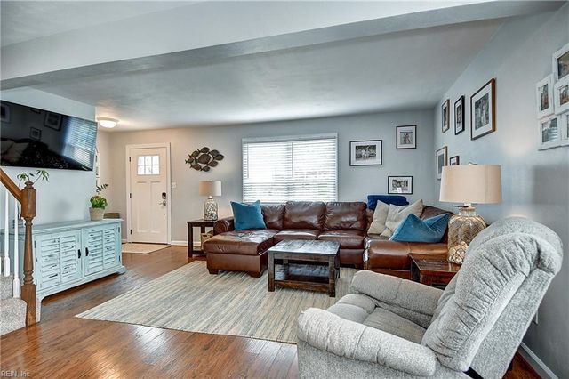 901 Lela LN, Chesapeake, VA 23322