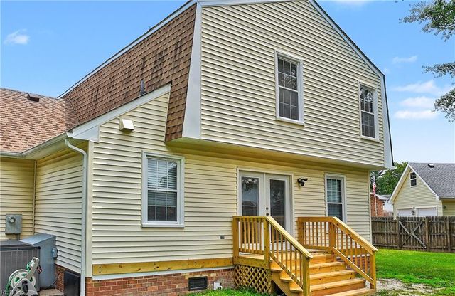 901 Lela LN, Chesapeake, VA 23322