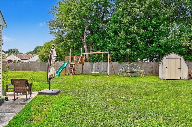 901 Lela LN, Chesapeake, VA 23322
