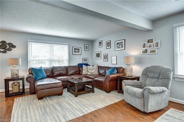 901 Lela LN, Chesapeake, VA 23322