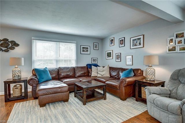 901 Lela LN, Chesapeake, VA 23322
