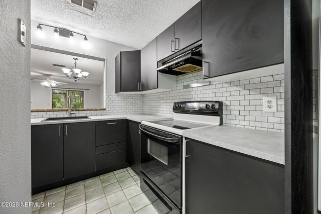3801 CROWN POINT Road 1183, Jacksonville, FL 32257