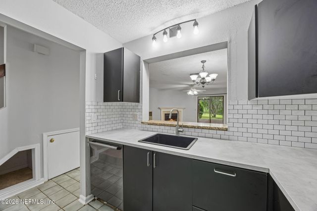 3801 CROWN POINT Road 1183, Jacksonville, FL 32257