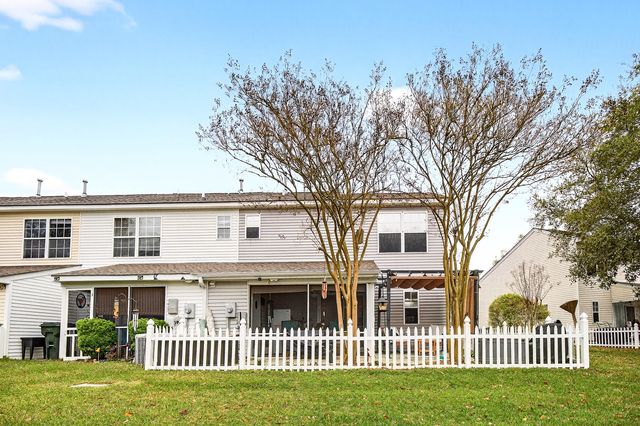 300 Yellow Hawthorn Circle, Summerville, SC 29483