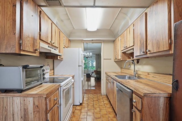 3000 NW 48th Terrace 130, Lauderdale Lakes, FL 33313