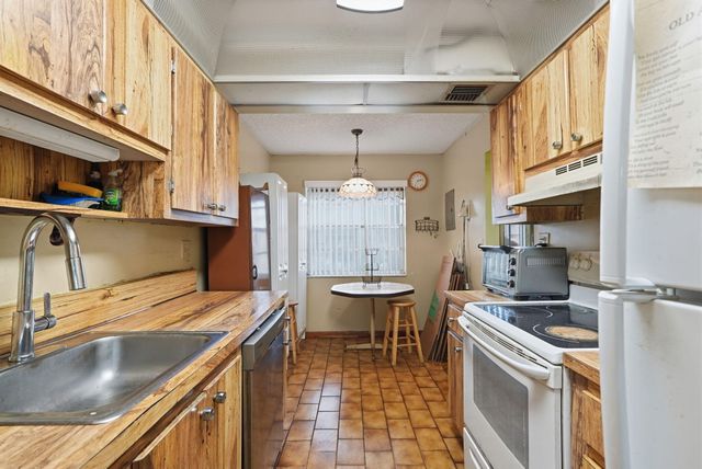 3000 NW 48th Terrace 130, Lauderdale Lakes, FL 33313