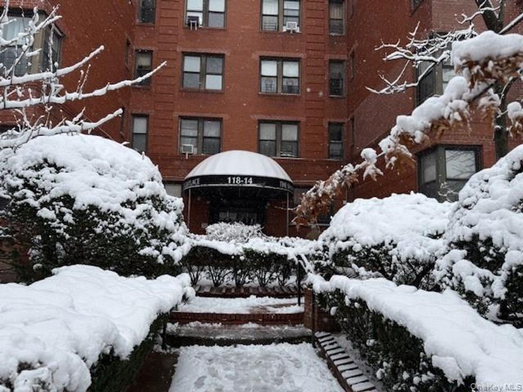 118-14 83rd Avenue 3G, Kew Gardens, NY 11415