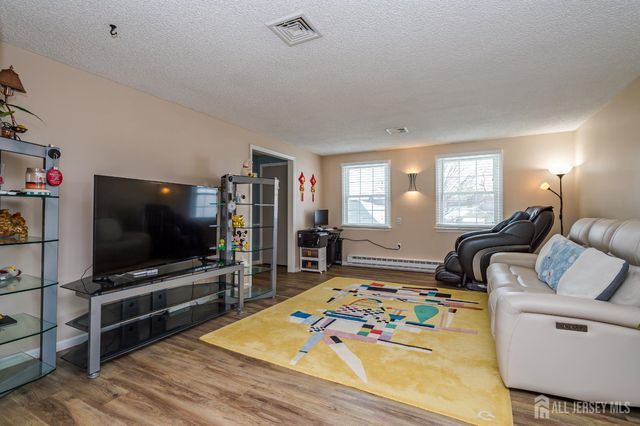 217 Mayflower Way O, Monroe, NJ 08831