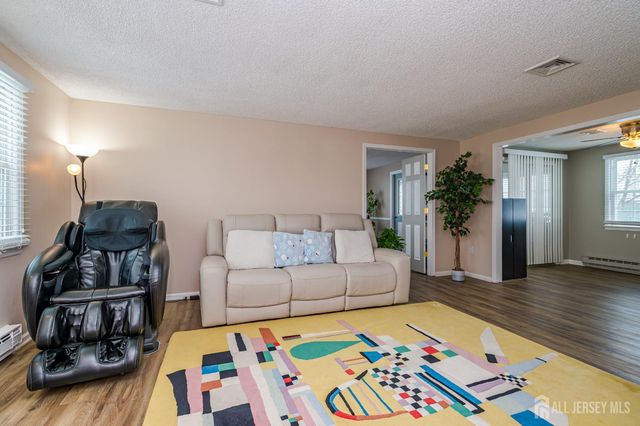 217 Mayflower Way O, Monroe, NJ 08831