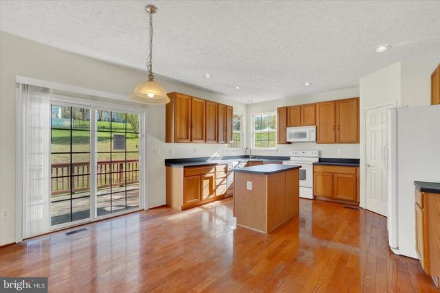 650 CLYDESDALE DR, York, PA 17402