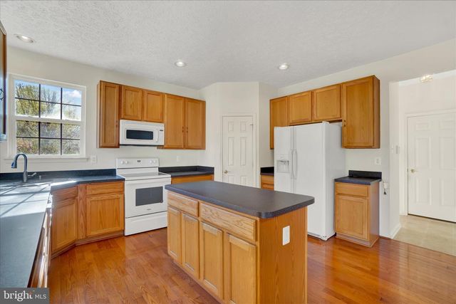 650 CLYDESDALE DR, York, PA 17402