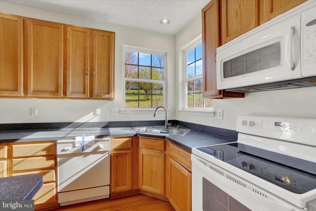 650 CLYDESDALE DR, York, PA 17402