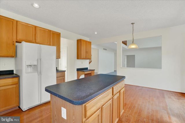 650 CLYDESDALE DR, York, PA 17402